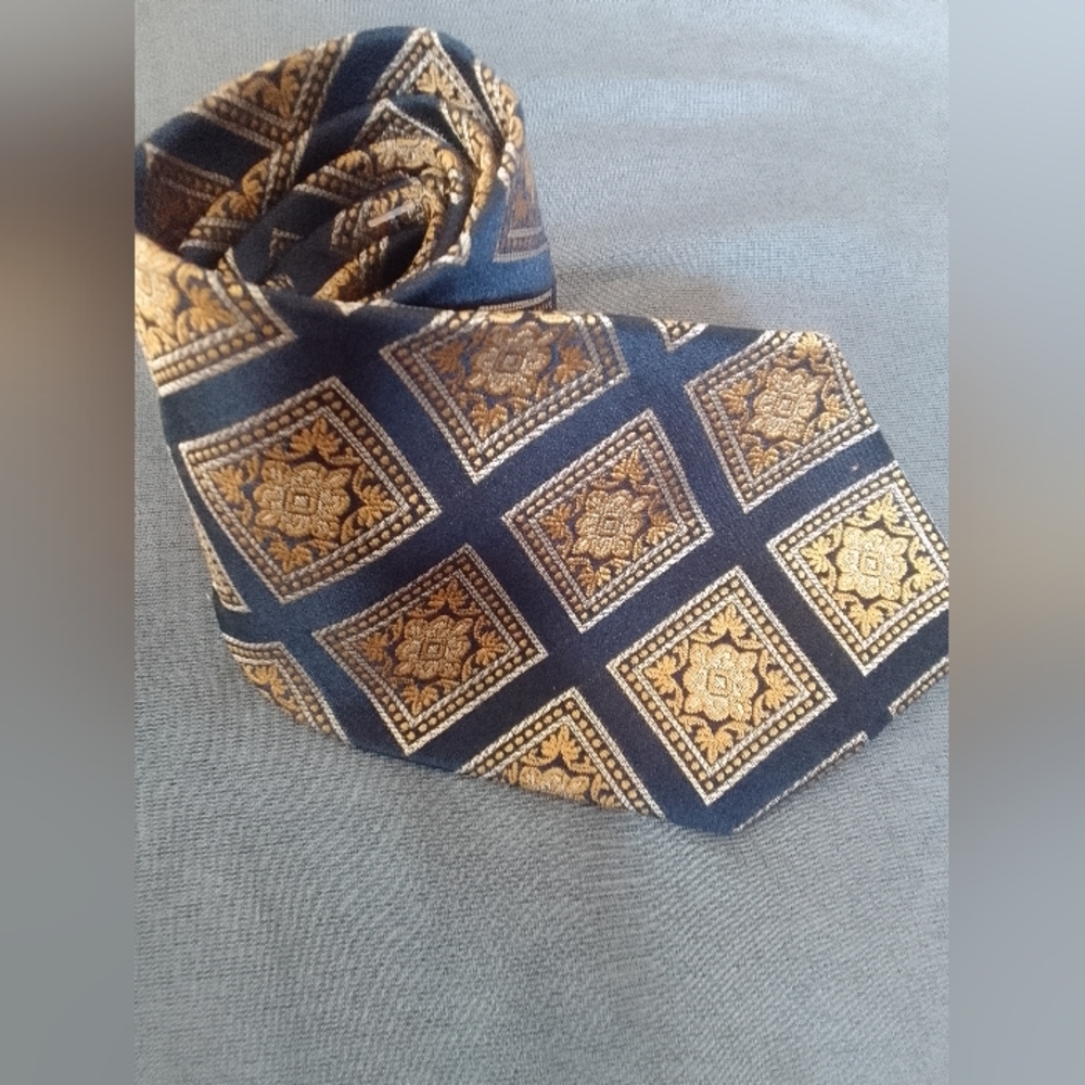 Vintage NINA RICCI SILK TIE MADE IN FRANCE